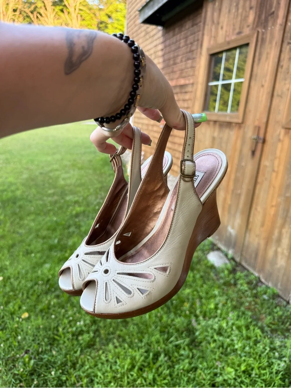 VTG Steve Madden “Agrie” Cream Slingback Wedge Sandals
